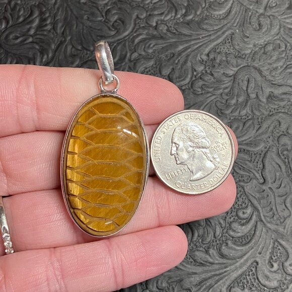 Carved Turtle Shell Tigers Eye Pendant Gemstone Crystal Jewelry - Picture 6 of 8